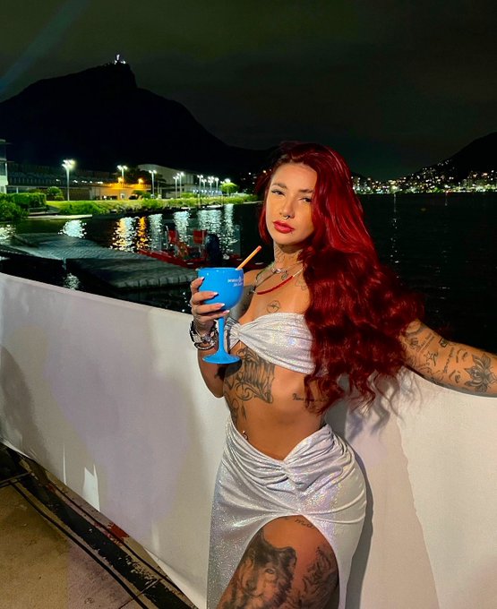 DJ Nath o Furação Ruivo curte o Reveillon em grande estilo no RJ