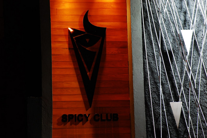 Fachada Spicy Club balada liberal em  Moema - SP