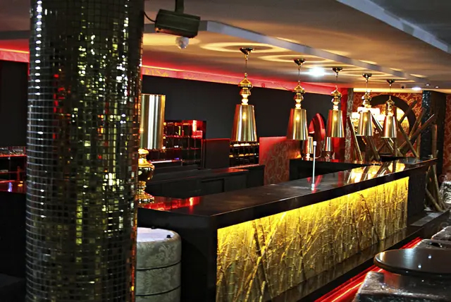 Balcão do lounge da área externa da Hot Bar casa de swing de SP RIOSEX