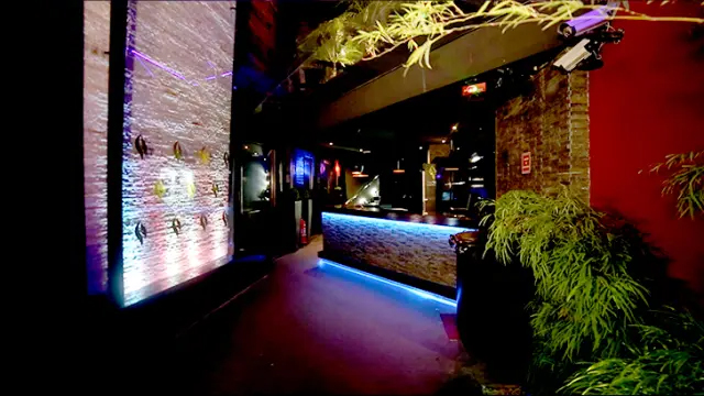 Bar da área externa da Hot Bar casa de swing de SP