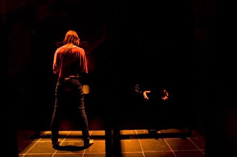 Holy glory casa de swing Code Club SP - Sala com paredes de buracos para fazer sexo e brincadeiras com pessoas da outra sala sem que seja visto pelo outro. Sexo às cegas