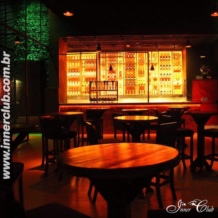 Inner Club casa de swing em Santo Amaro - SP mesas com vista do bar nesse lugar não pode transar