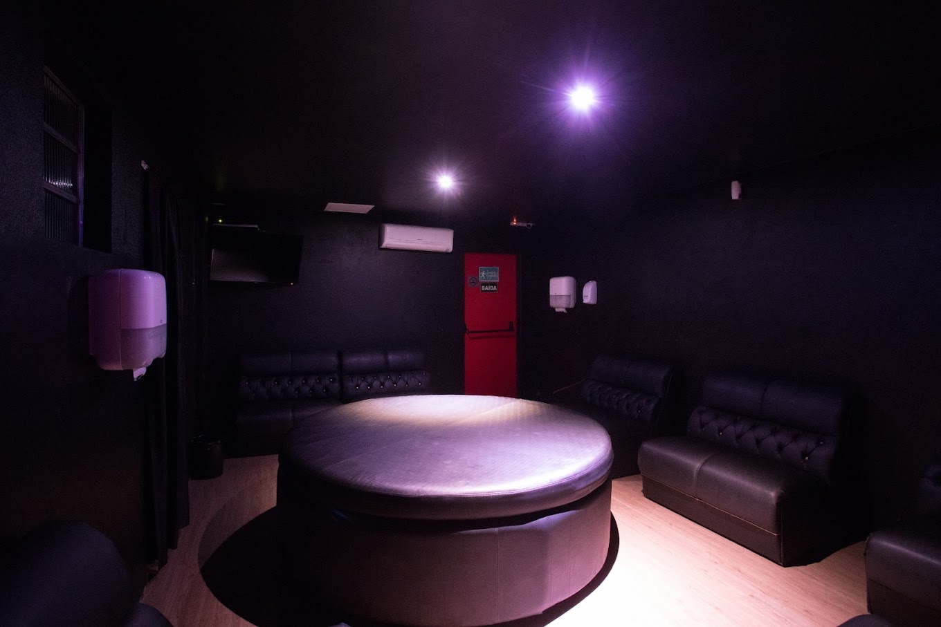 Labirinto sala de Casais Casa de swing Asha Club SP Cama redonda para swing e troca de casais