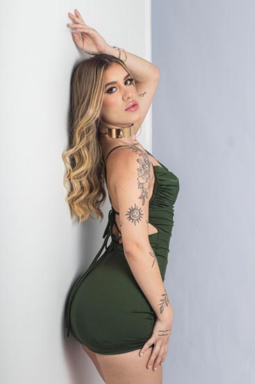 Acompanhante de luxo loirinha e natural