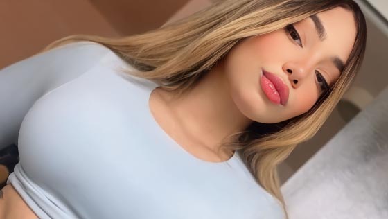 Luxury escort in Copacabana - Big breasts