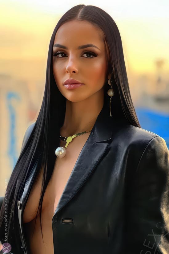 9 - photo of Lara Borges